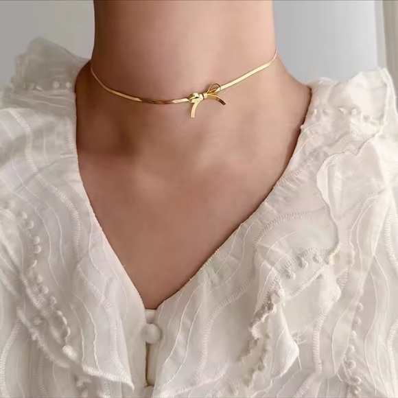 Anthropologie Jewelry - 18 K Gold Choker Necklace Short Bow Snake Bone Chain Stainless Steel